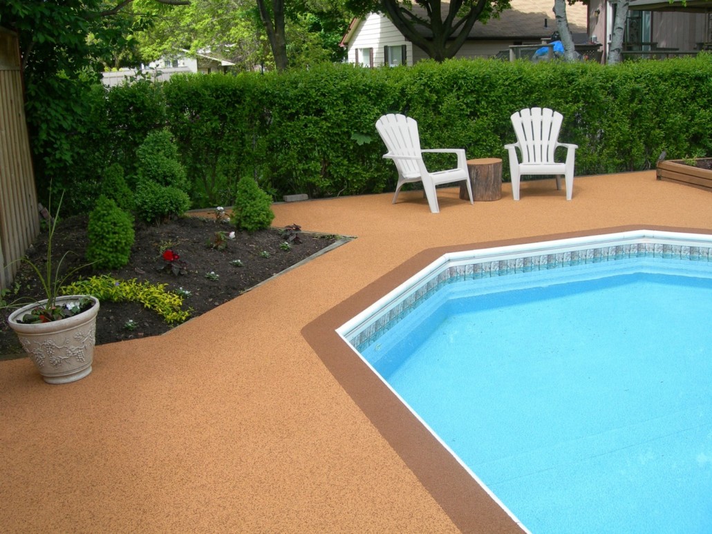 Tan pool deck rubber safety surface with darker accent border